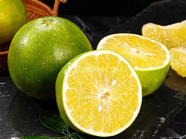 葡萄柚营养丰富功效多，你知道吃它需要注意什么吗？