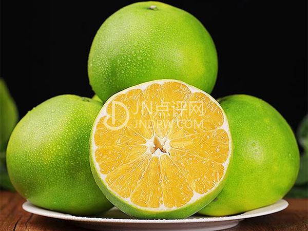 葡萄柚营养丰富功效多，你知道吃它需要注意什么吗？
