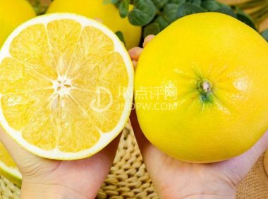 葡萄柚营养丰富功效多，你知道吃它需要注意什么吗？